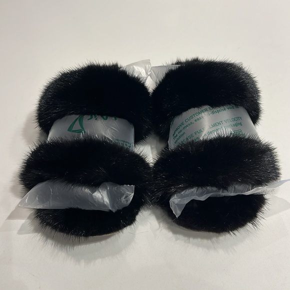 New Saint Laurent Women's Pepe 05 Shearling Slippers in Black Nordicfur - Picture 2 of 5